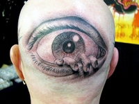 Tatouage d'eunuque... oups pardon: de nuque !
