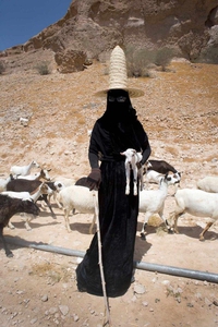 Gardienne de chèvres à Hadramaout (Yémen)