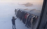 Kan, en Russie, on demande aux passagers de faire un peu de poussette à l'avion...