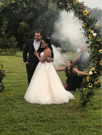 Tous les fumeurs sont demandés pour la photo des mariés