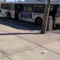 Kan t'as pensé à prendre des billets pour le bus
