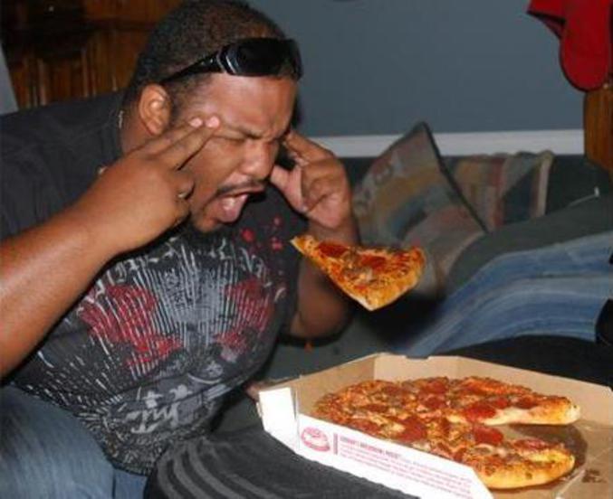 Utiliser la force pour manger une pizza, c'est abusé.