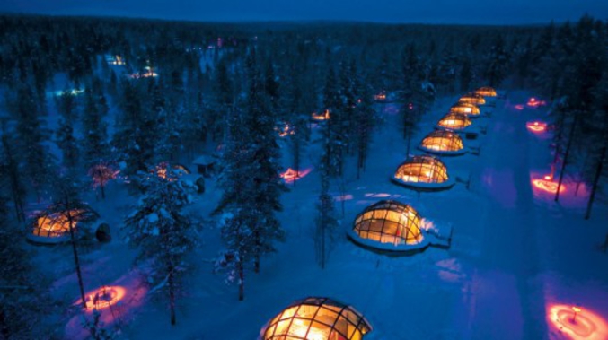 A Kakslauttanen, province de Saariselka en Finlande, sur le Cercle Arctique - idéal pour voir les aurores polaires.