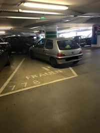 Parking pour femme
