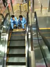 Nettoyage des escalators 2