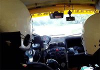 Arrête de critiquer ! Tu veux le volant ? Tiens, prends-le !