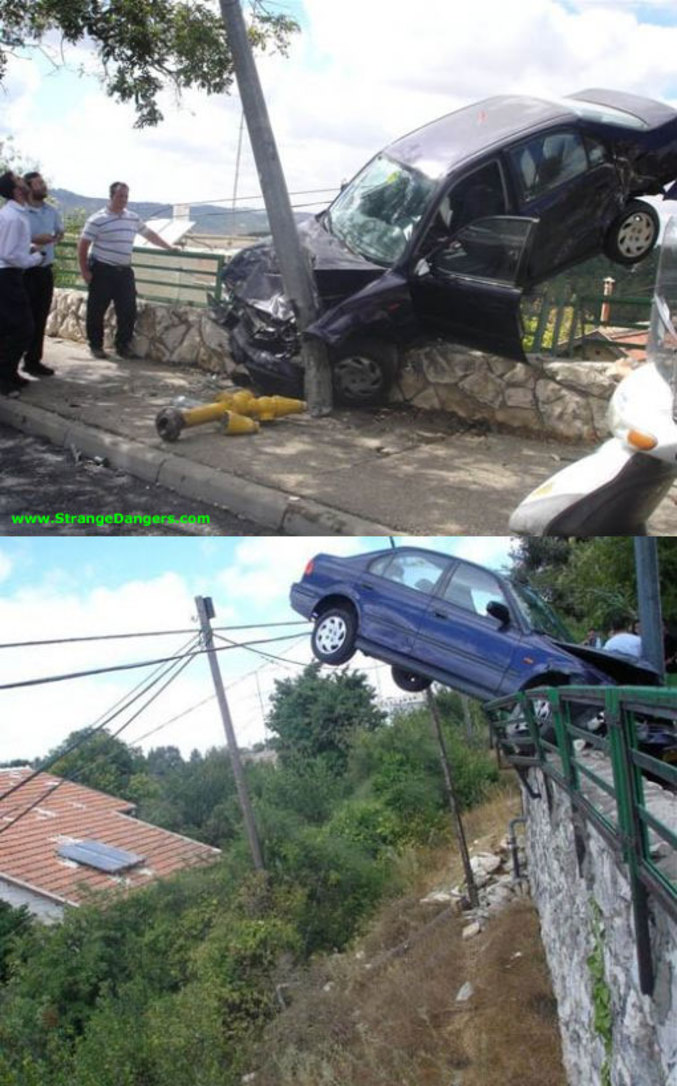 Une voiture en mauvaise posture après un accident.