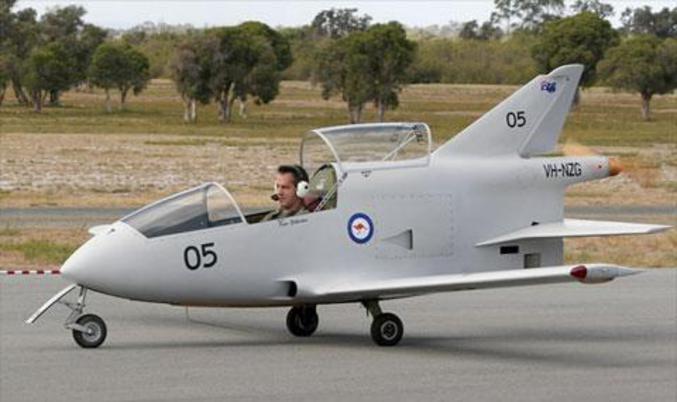 Un mini jet de guerre.