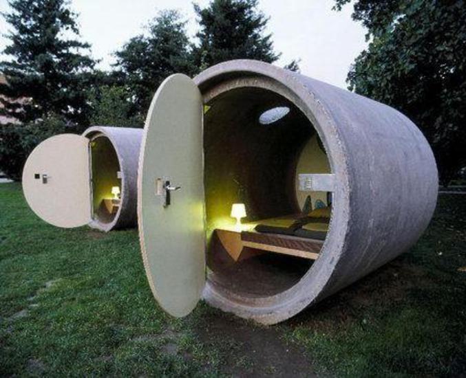 Une chambre dans un tube de béton.