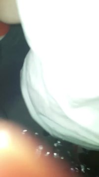 Il fait tomber son téléphone en boîte de nuit