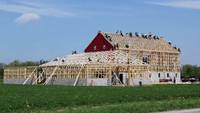 Grange construite en 3 minutes 30 par des Amish