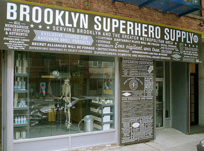 Un magasin qui vend des fournitures de Super Héros.