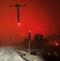 L'incendie fait rage, mais la ligne n'est pas coupée...