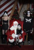 Papa Noël et la famille hard rock