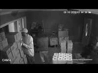 Une femme tire sur 3 hommes venus cambrioler sa maison