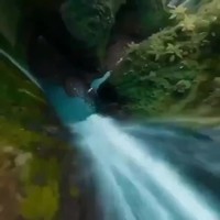 Petite vidéo de drone dans des gorges 
