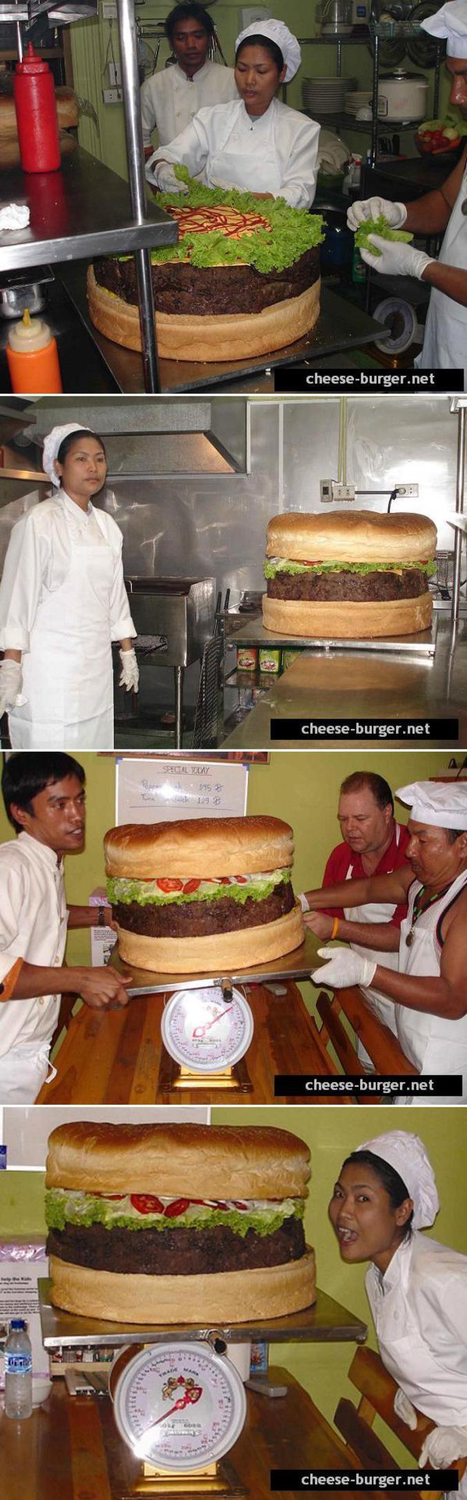 Le plus gros cheeseburger du monde réalisé en Thaïlande.