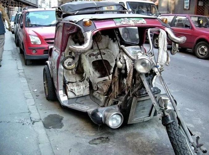 Un mélange entre une voiture et un chopper