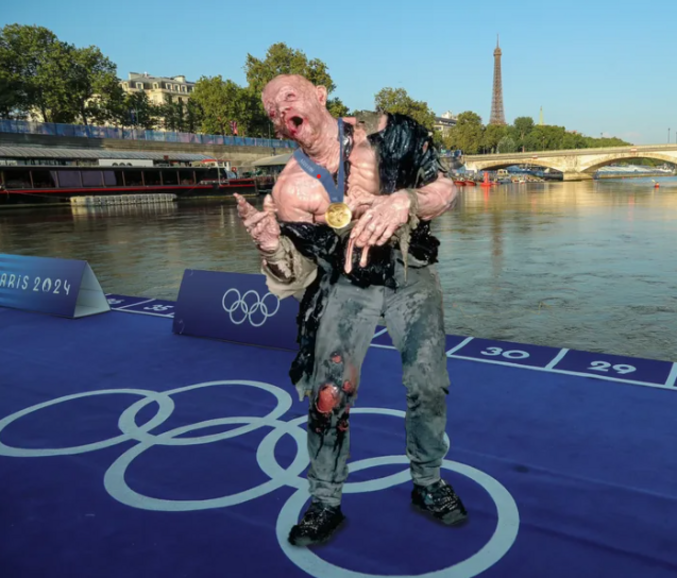 Le triathlon olympique comprend 1,5 km de nage en eau libre, le vainqueur cette année est Emil Antonowsky. Félicitation à lui.