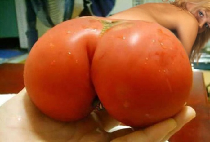 Tomate : fruit rouge charnu, sucré et goûteux.
