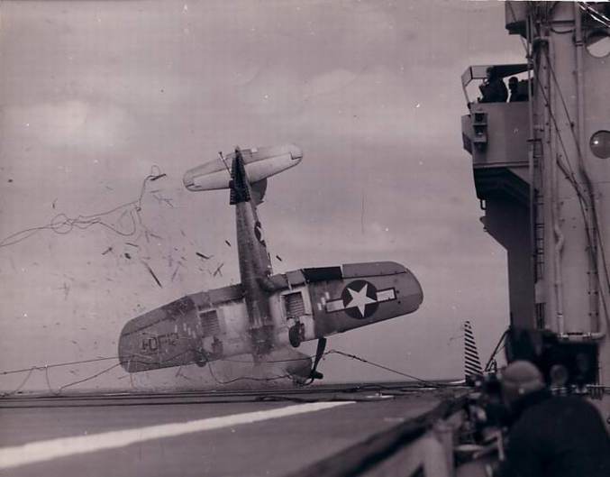 Un avion qui voulait faire le poirier.