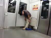 Dormir dans le métro