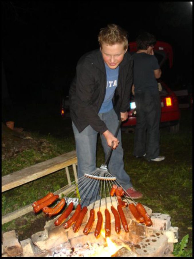 Un barbecue fait avec les moyens du bord
