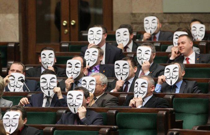 Le parlement Polonais montre leur opposition à leur manière contre l'ACTA (accord international visant le contrôle d'internet).