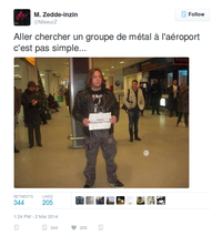 Attente d'un métalleux à l'aéroport