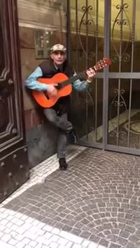 Ennio Morricone de porche