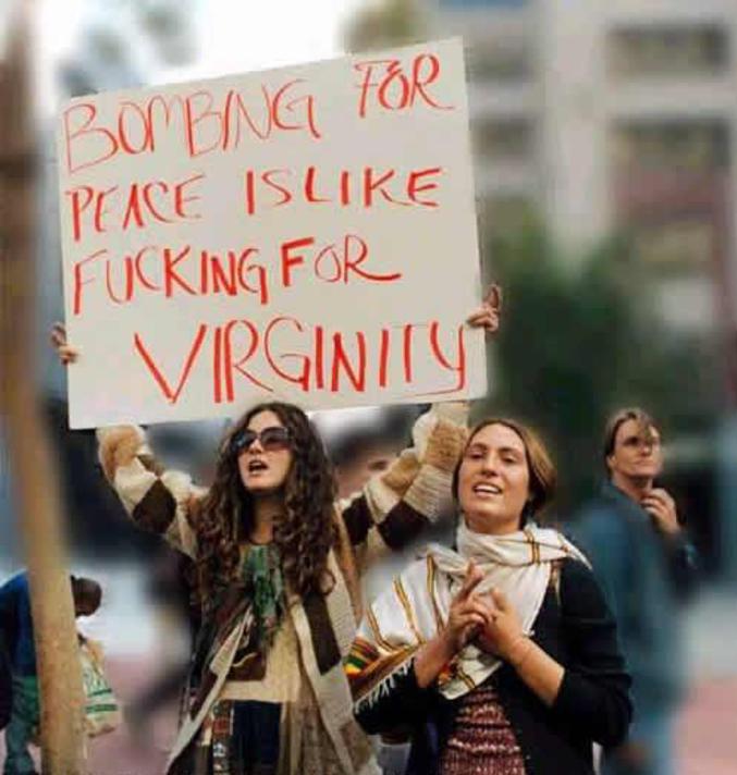 Une manifestante pacifiste.