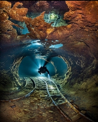 Plongée dans une ancienne mine d'opales inondée