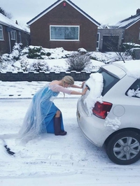 Alors comme ça, tu aimes foutre de la neige et de la glace partout ?