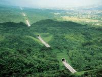 A Taiwan, ils aiment bien les collines et les tunnels