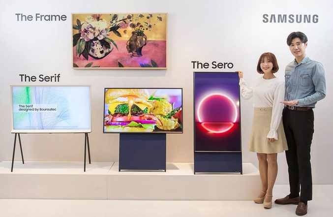 Samsung a annoncé la production d'un nouvel écran, le Séro, destiné à séduire un public jeune et branché. Ils ont donc logiquement fait en sorte que cet écran puisse être positionné verticalement pour afficher au mieux les vidéos filmées en vertical...
https://www.20minutes.fr/high-tech/2507579-20190430-samsung-sero-television-verticale-seduire-millennials