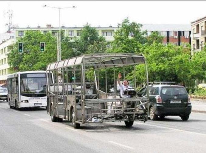 Un bus qui n'a pas de carrosserie.
