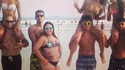 Des couples à la plage