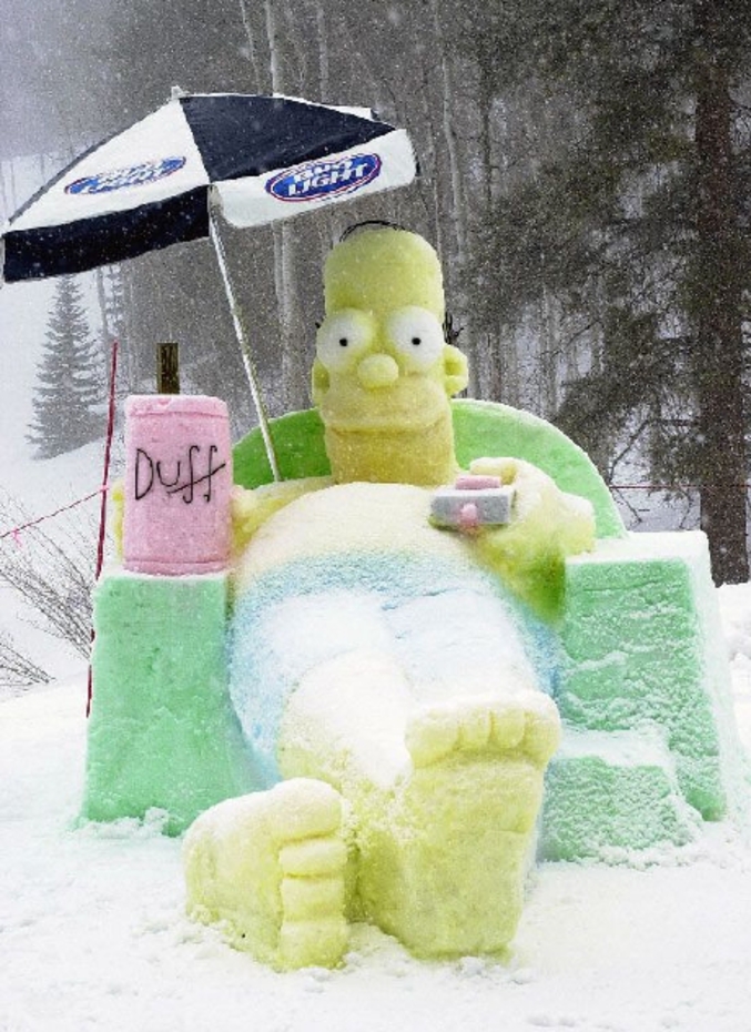 Le célèbre Homer sculpté dans la neige.