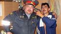 Un policier russe prend la pose
