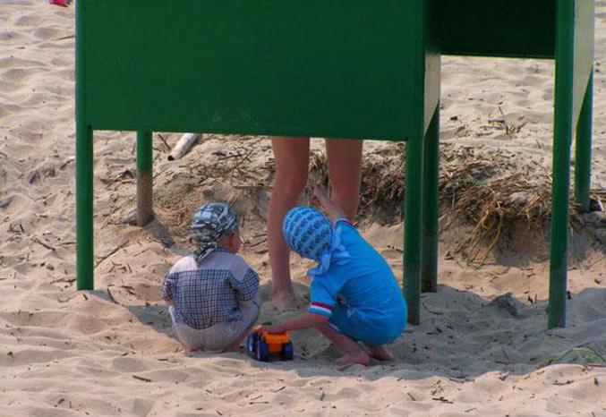 Deux petits garçons déjà pervers !