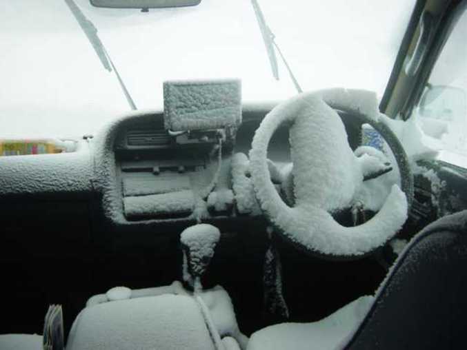 Ne jamais laisser la vitre de sa voiture ouverte pendant l'hiver.