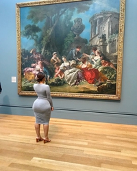 Une émule de Kim Kardashian se cul-tive !