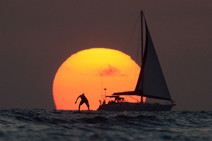 Coucher de soleil à Honolulu, le 31 décembre 2013.