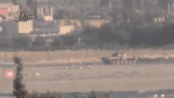 Un tank se prend un missile