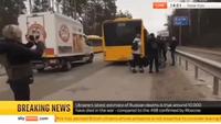 Ces journalistes filment des ukrainiens fuyant la ville bombardée 