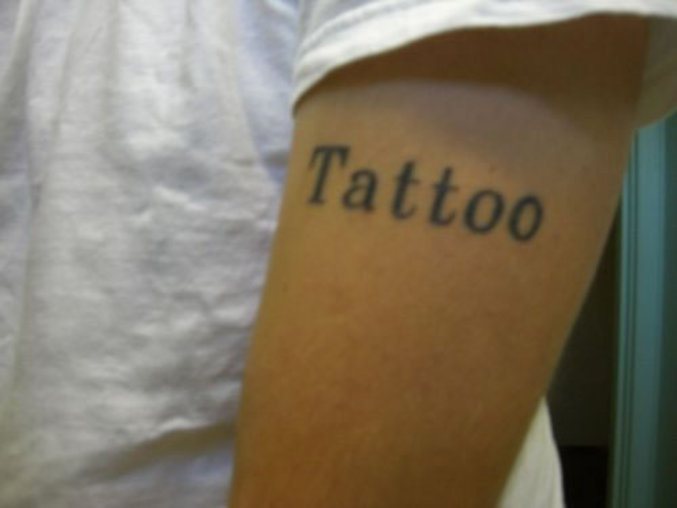 On sent que le gars était inspiré quand il s'est fait tatouer. Ou alors c'est le tatouage du captain Obvious.