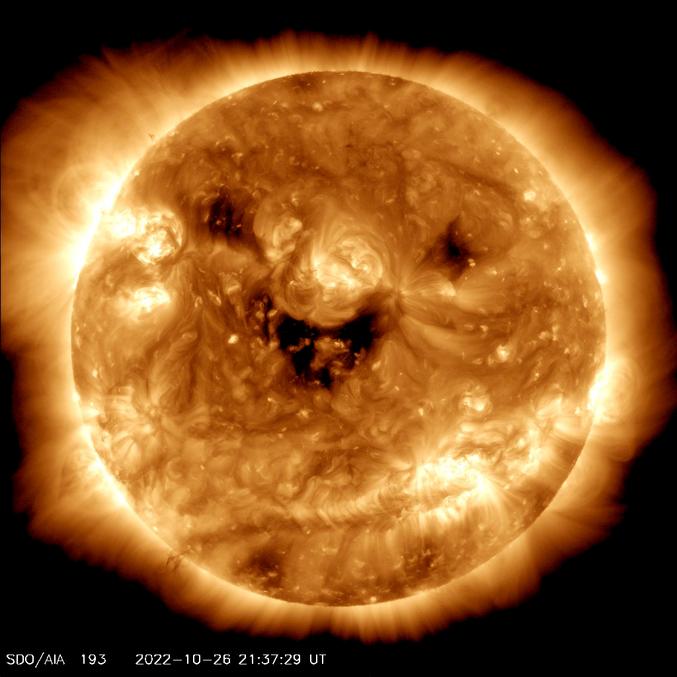 https://twitter.com/NASASun/status/1585401697819656193
+ d'info : https://www.numerama.com/sciences/1163526-vous-croyez-que-le-soleil-rigole-sur-cette-photo-cest-une-pareidolie.html