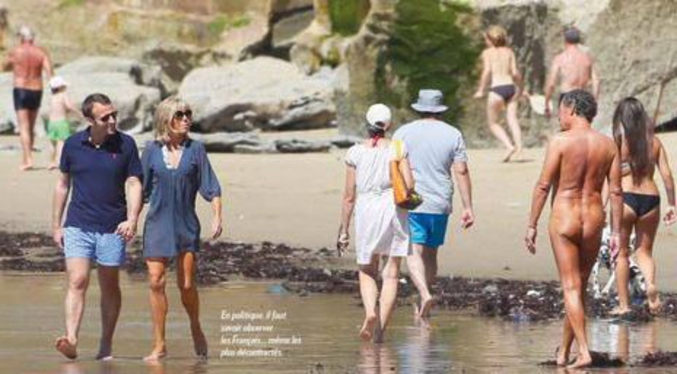 On n'en a un peu rien à faire, mais Macron et sa maman sont en vacances à la plage.