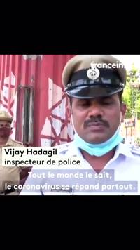 Technique de communication de la police indienne pour lutter contre le coronavirus..