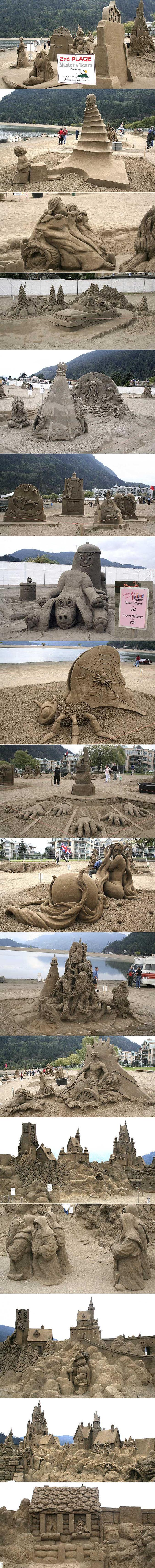 Une série de magnifiques sculptures en sable.